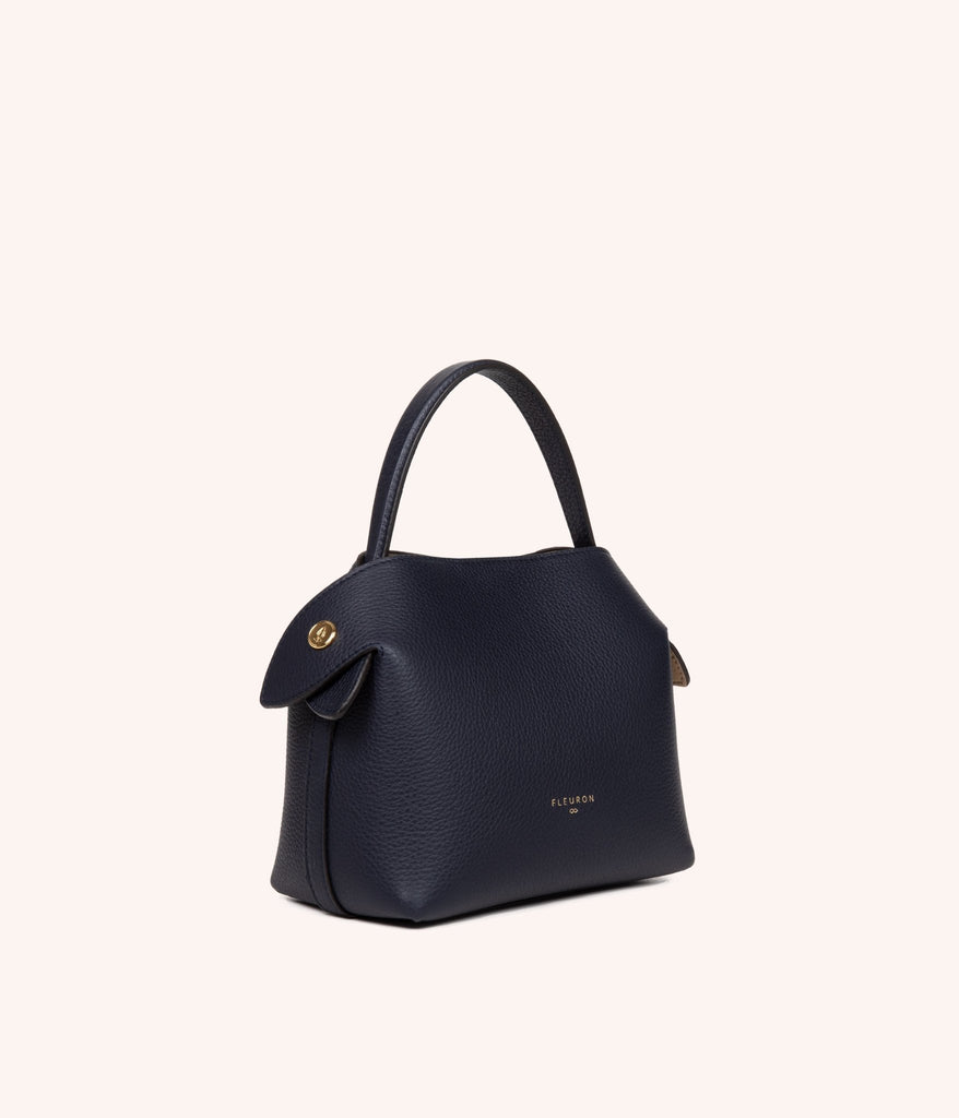 Sac à main Mini Swann bleu marine en cuir de veau vue de trois quarts